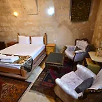 Hotel Larissa Cave 2*