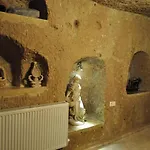 Larissa Cave 호텔 2*