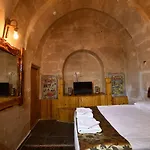 Larissa Cave 2*