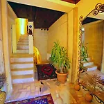 Larissa Cave Hotel 2*
