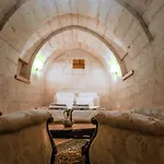 Larissa Cave Hotel 2*