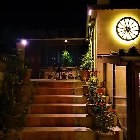 Larissa Cave Hotel 3*