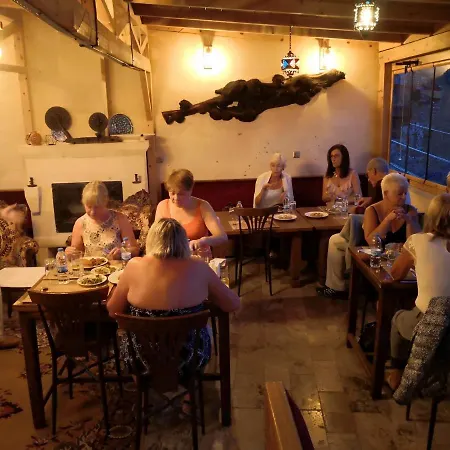Larissa Cave Hotel 2*