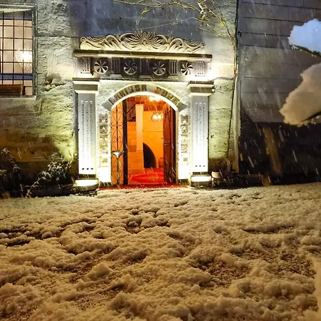 Larissa Cave Hotel