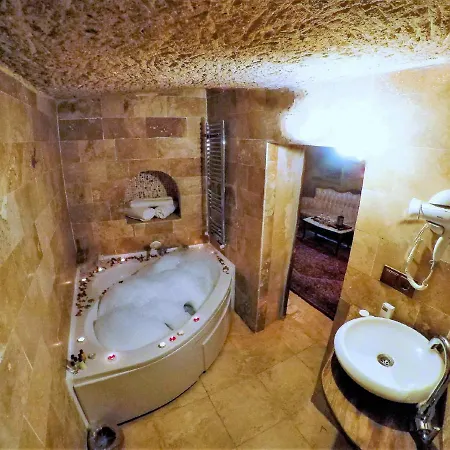 Larissa Cave 2*