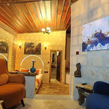 Larissa Cave מלון