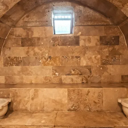 Larissa Cave 3*