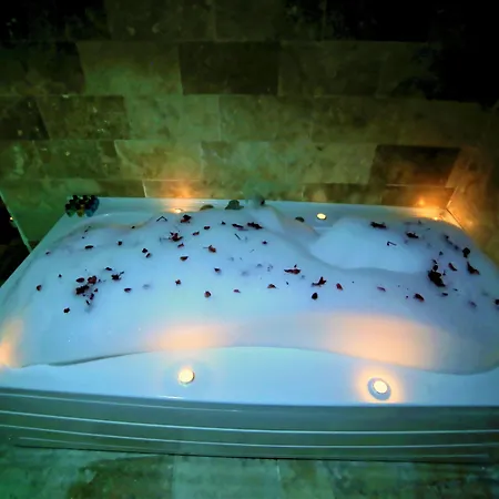 Larissa Cave Hotel