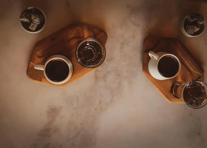 מלון Larissa Cave