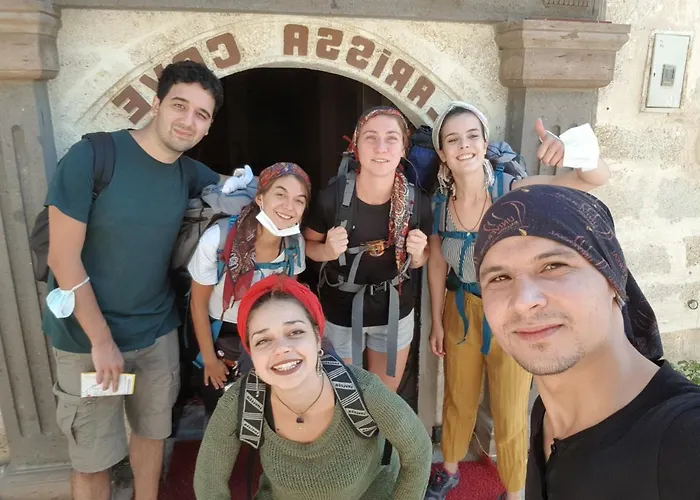 Larissa Cave فندق