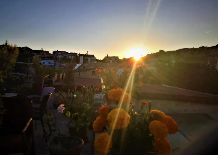 Larissa Cave 2* נבשהיר