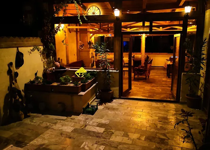 Larissa Cave 2* نفسهير