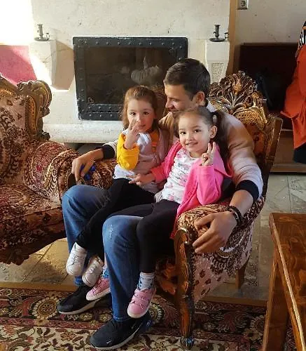 מלון Larissa Cave 2*