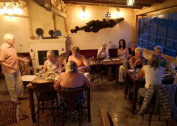 Larissa Cave Hotel 2*