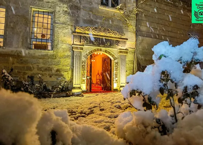 מלון Larissa Cave