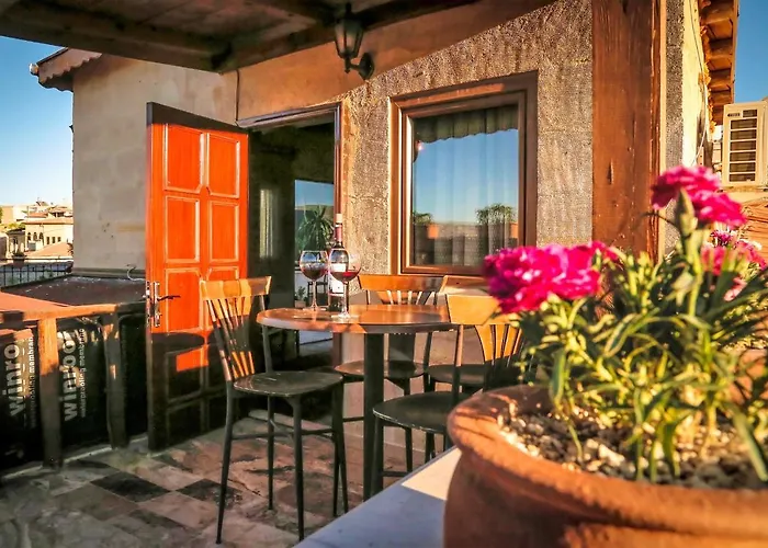 Larissa Cave فندق نفسهير