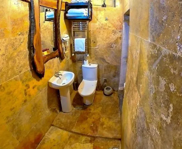 Larissa Cave מלון 2*