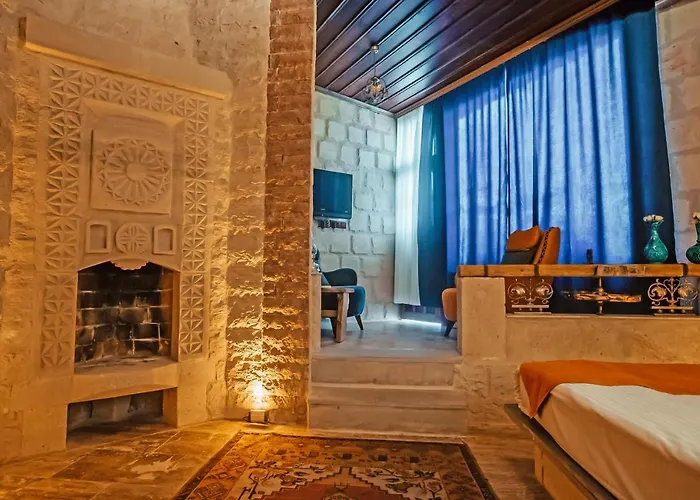 Larissa Cave 2* نفسهير