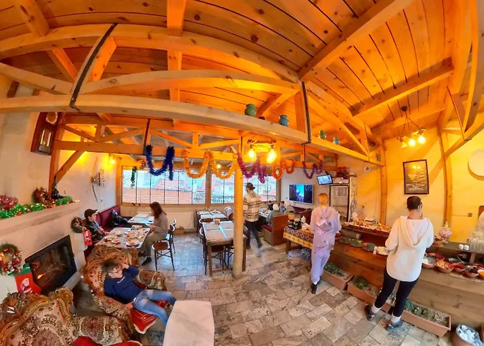 Larissa Cave نفسهير