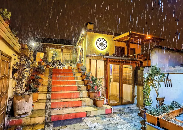 Larissa Cave 2* نفسهير