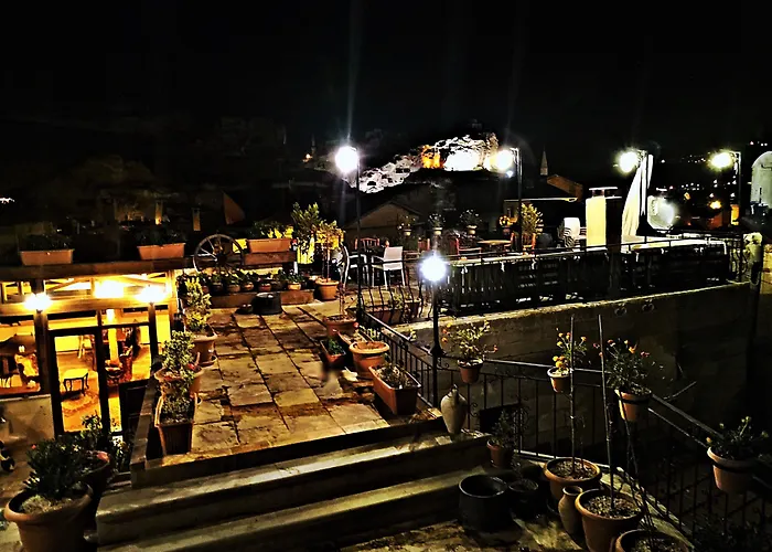 Larissa Cave מלון 2*