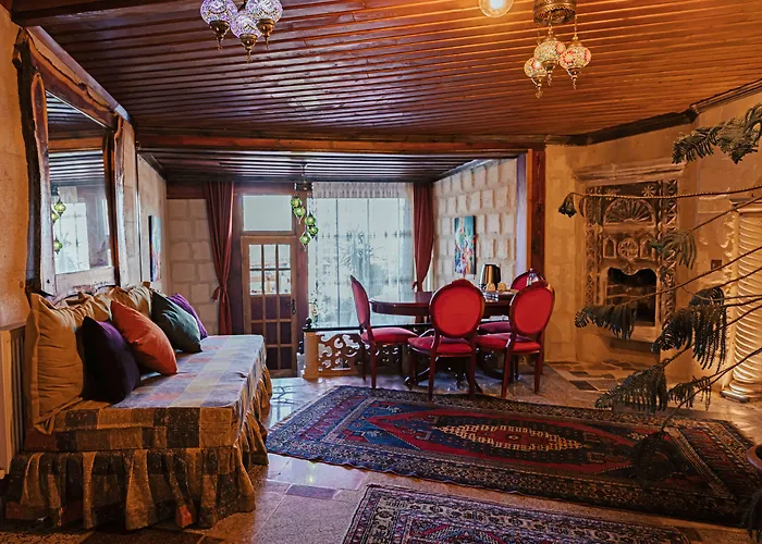 Larissa Cave فندق