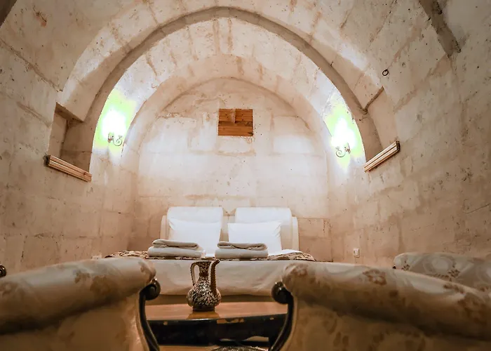 Larissa Cave מלון 2*