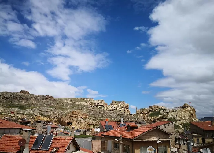 Larissa Cave 2* נבשהיר