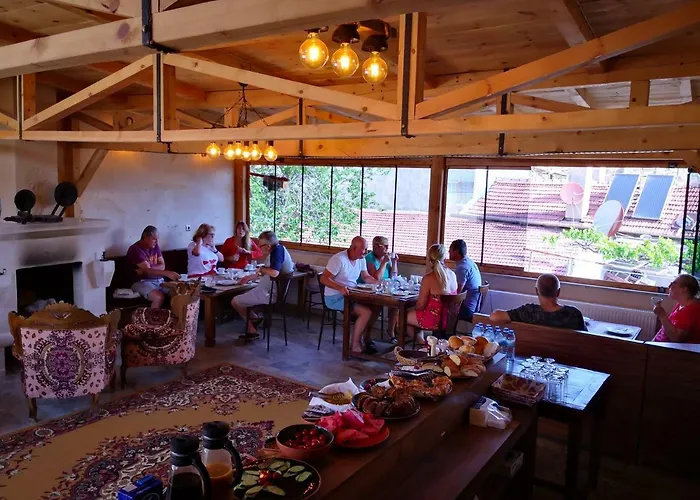 فندق Larissa Cave 2*